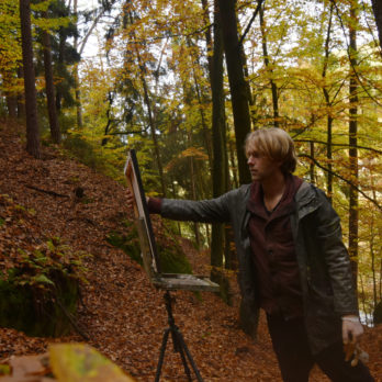 Tomas Honz painting in autumn forest